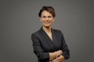 Dr. Laura Augytė-Kamarauskienė Vadovaujančioji partnerė / Advokatė
